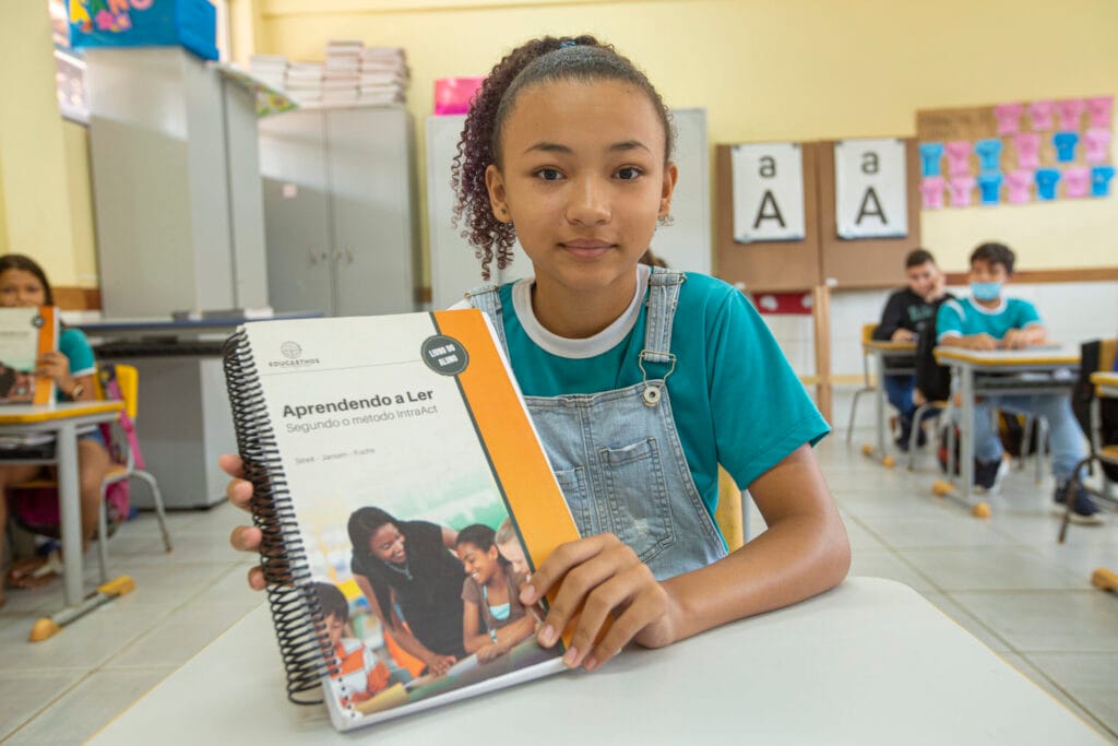 Alfabetização e o método IntraAct Brasil
